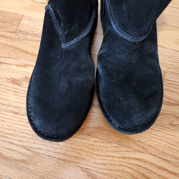 UGG Women's Classic Unlined Mini Perf Boots size 7 in black - Picture 2 of 11